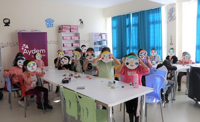 Aydem’den çocuklara bilim, resim ve duygu tanıma atölyeleri