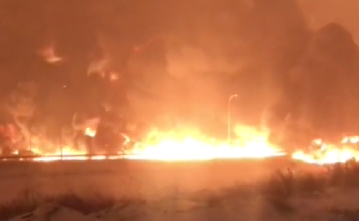 Petrol boru hattında patlama nedeniyle yangın çıktı