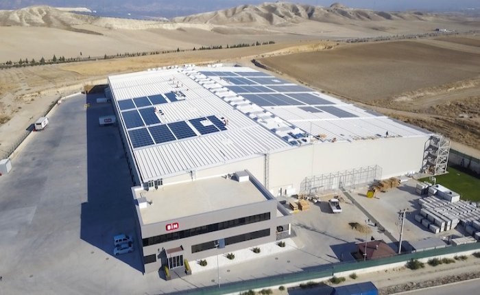 BİM, Denizli’deki depo çatısına güneş santrali kurdu