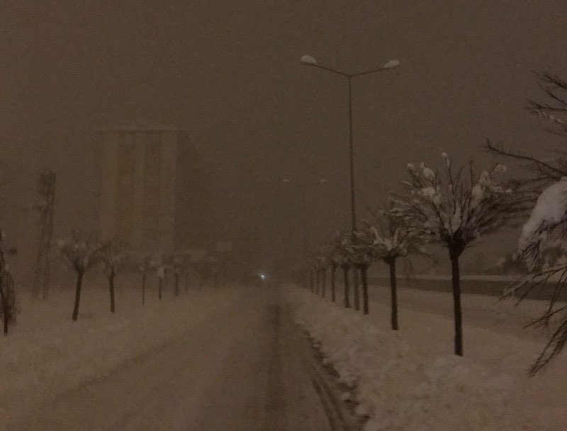 Yoğun kar, Isparta’yı elektriksiz bıraktı