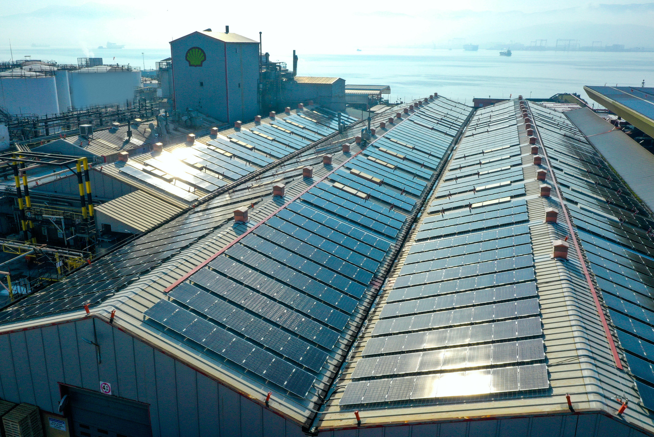 Shell'den güneş elektriği ile madeni yağ ve gres üretimi