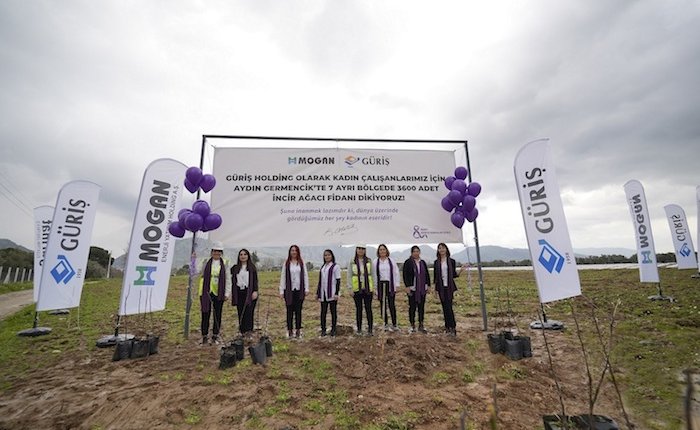 Güriş, kadın çalışanları için incir fidanları dikti