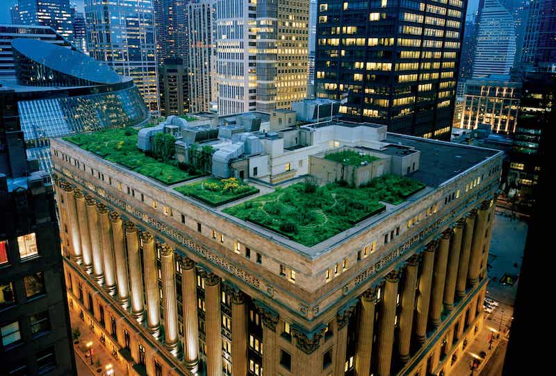 Fransa’da ticari çatılara ‘bitki veya panel’ zorunluluğu