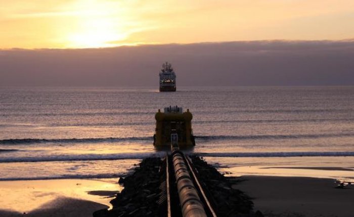 İngiltere enerji şirketlerinin kârlarını vergilendirecek