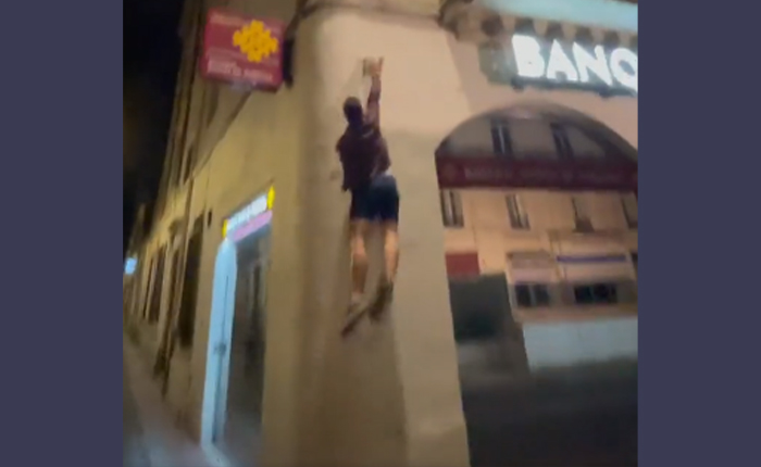 Fransız gençler gece yanan mağaza ışıklarına savaş açtı