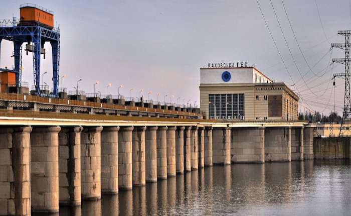 Kahovka hidroelektrik santrali yakınında patlamalar!