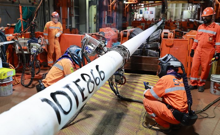 Karadeniz gazını karaya taşıyacak boru hattı tamamlanmak üzere