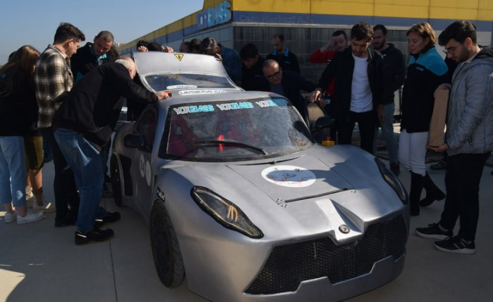 Ayvaz’ın elektrikli otomobili Yorglass fabrikasında