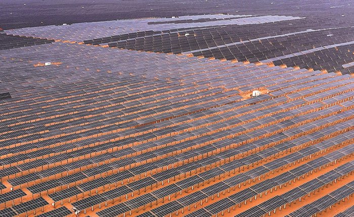 Çin ilk çöl RES ve GES’inde elektrik üretimi başladı
