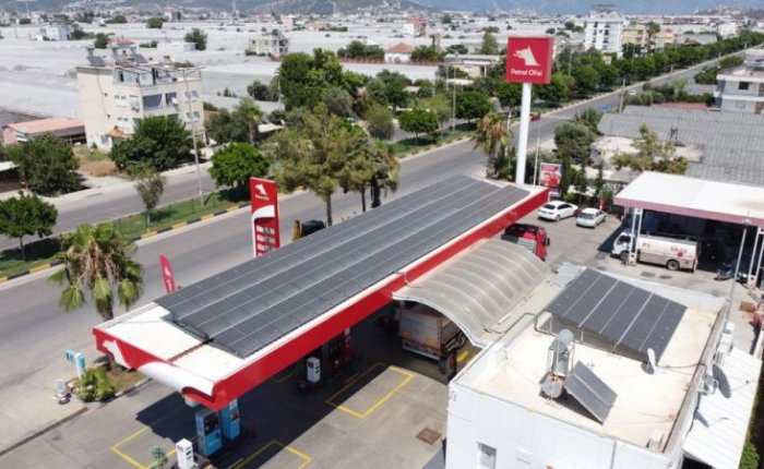 Özsad Petrol benzin istasyonunun çatısına GES kurdurdu