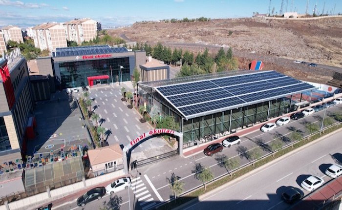 Diyarbakır Final Okulları güneş elektriğiyle 55 bin ağacı kurtardı