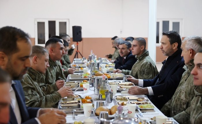 Bayraktar: Türkiye’nin kaderini değiştirecek işlere imza atıyoruz