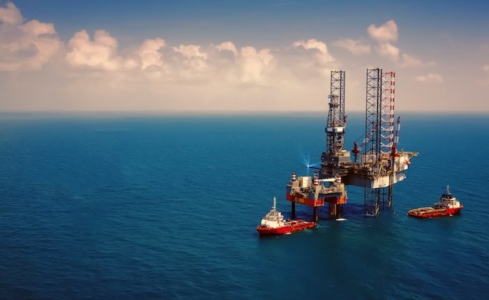 IEA, küresel petrol talebi büyüme tahminini korudu