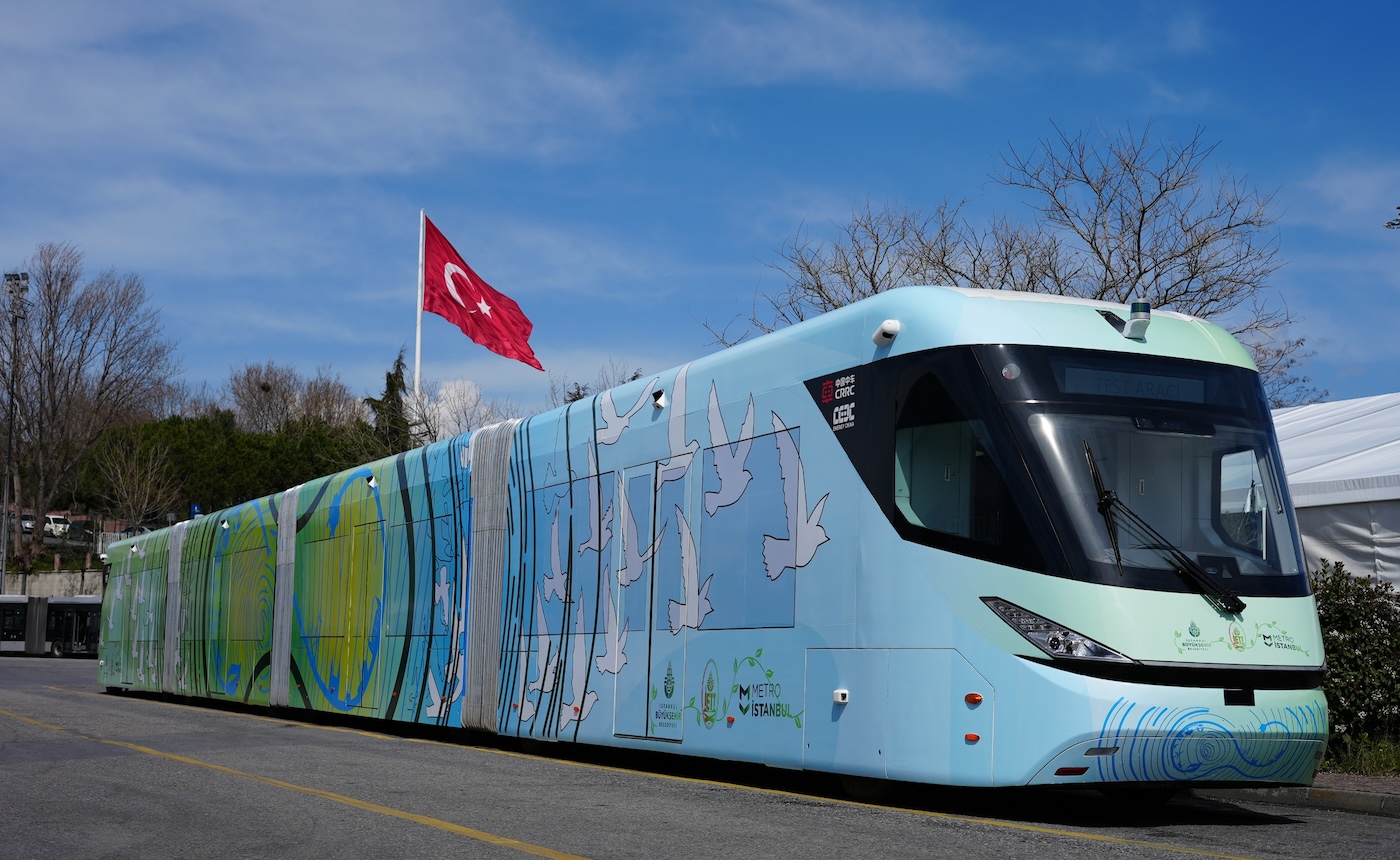 Elektrikli metrobüsün test yolculuğu başlıyor