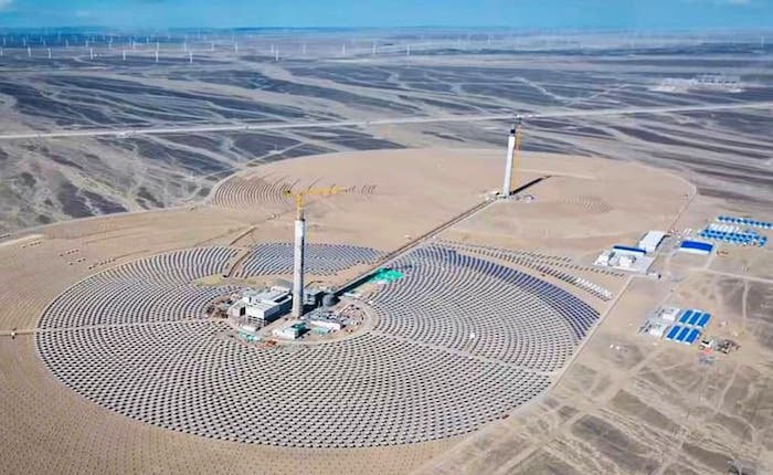 Çin dünyanın ilk iki kuleli güneş enerji santralini kuruyor