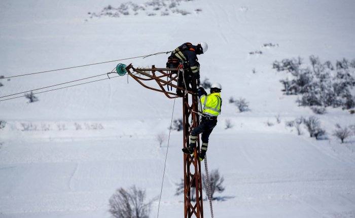 154 kV Ağrı GES TM hattı kuruluyor