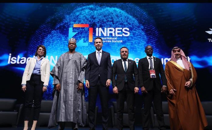 Bayraktar sekiz ülkenin bakanlarıyla iş birliği fırsatlarını değerlendirdi