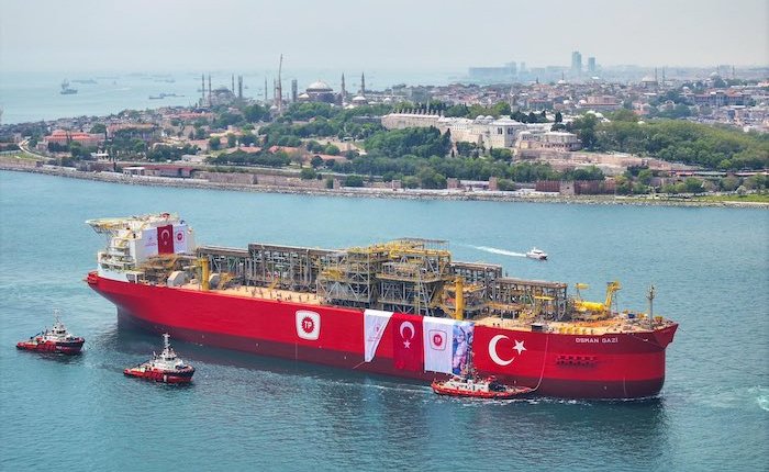 Türkiye'nin ilk Yüzer Üretim Platformu İstanbul Boğazı’ndan uğurlandı