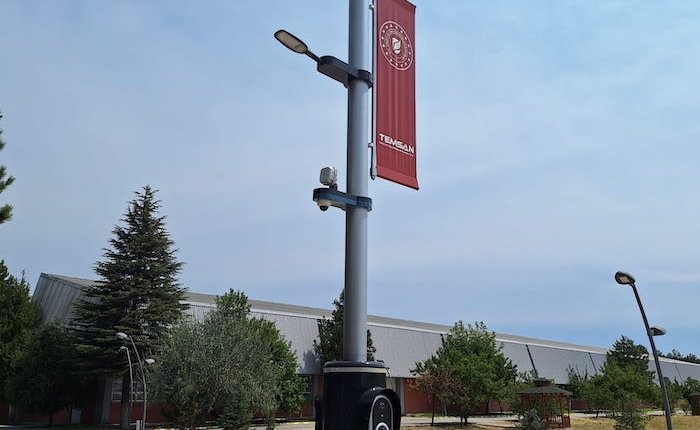 TEMSAN'dan şarj ve internet sağlayan sokak lambası