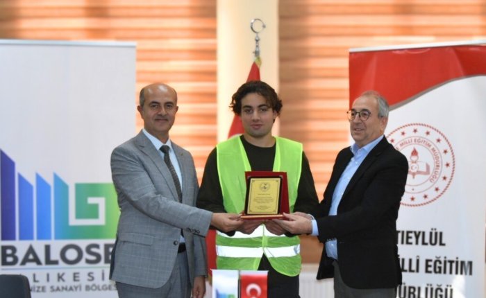 Deprem bölgesindeki okulu temiz enerjiyle buluşturan liseli