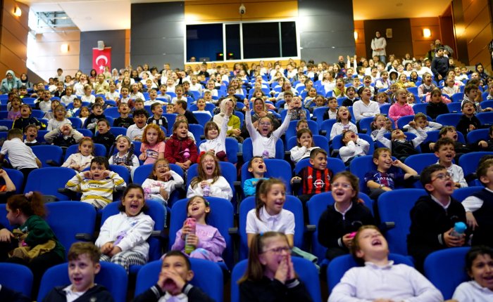 Çocuklar tiyatroyla elektriği güvenli kullanmayı öğrendi