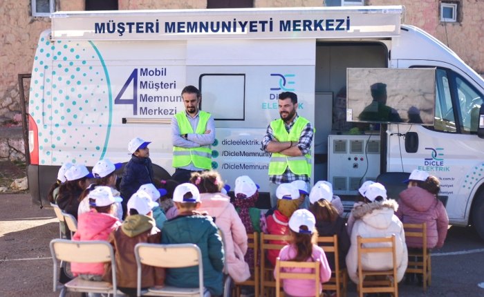 Dicle Elektrik mobil ekipleri 5 bin kadın ve çocuğa ulaştı