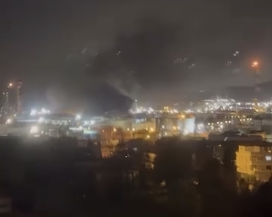 Tüpraş İzmit Rafinerisi'nden alevler yükseldi