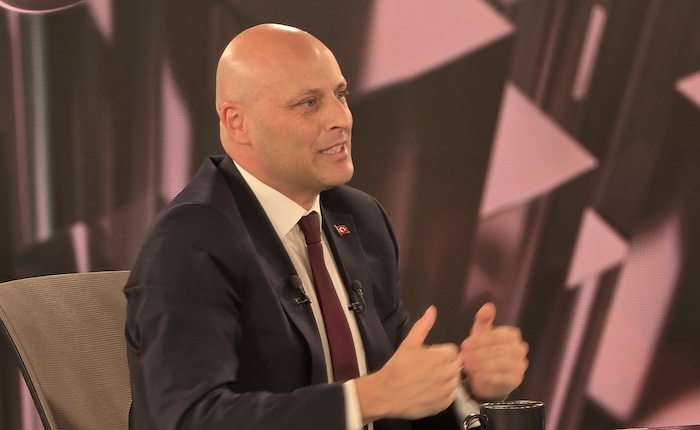 Yardımcı: Enerji dönüşümü fosil yakıtları tamamen terk etmek değil