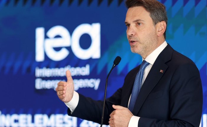 Bayraktar: Türkiye'nin 2040 Yeni Enerji Mimarisini hazırlıyoruz