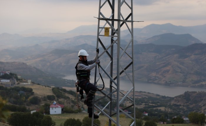 Fırat EDAŞ'tan Elazığ’ın elektrik şebekesine 6,1 milyar TL yatırım