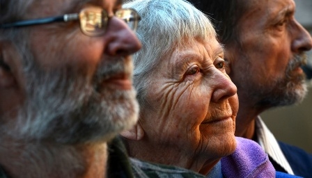 Nükleer karşıtı rahibe ve rahiplere hapis