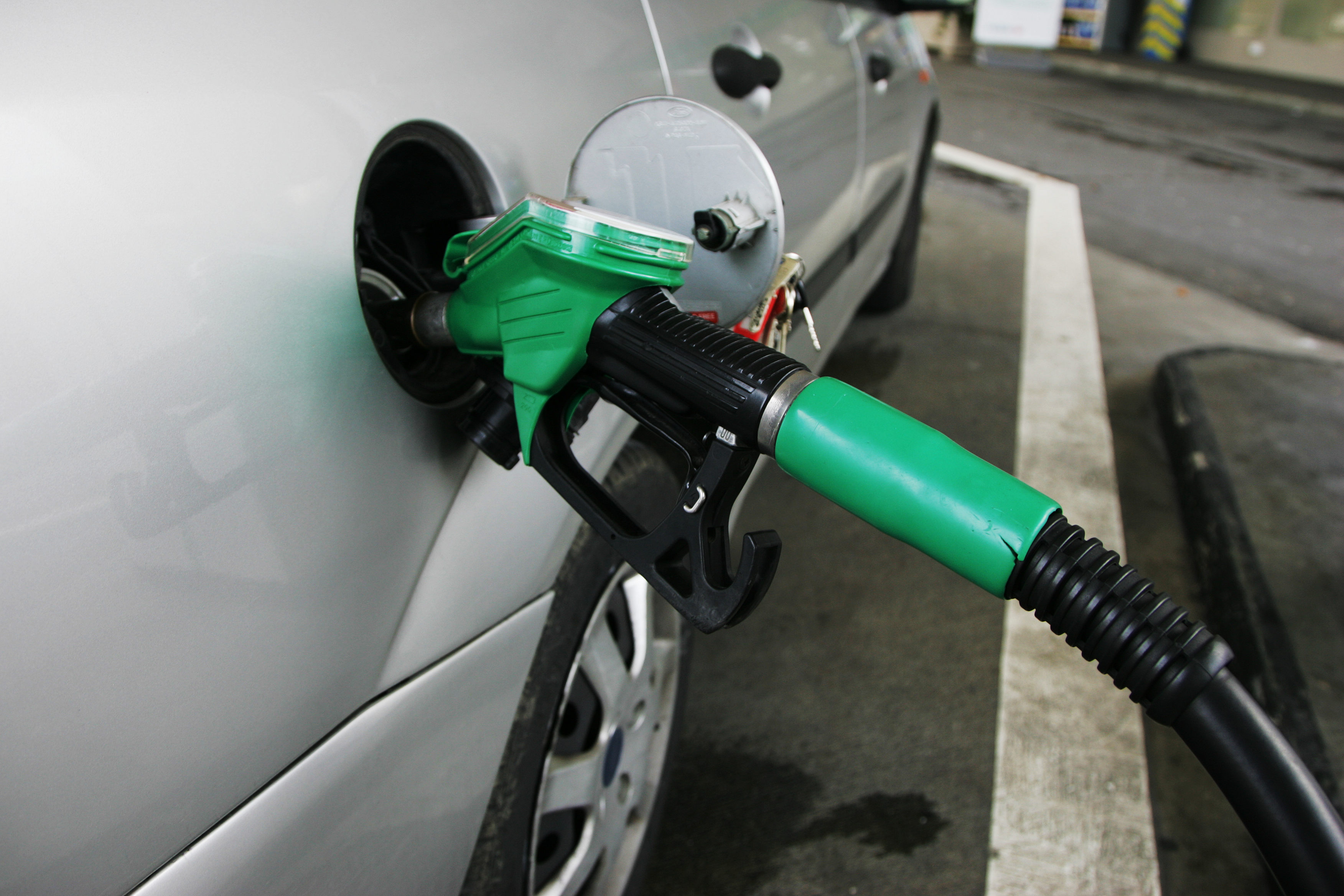 Benzin üretimi arttı, tüketimde düşüş devam ediyor
