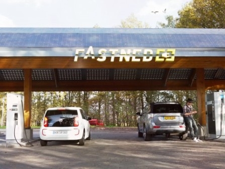 Hollanda’nın elektrikli araç şarj istasyonlarında güneş takviyesi