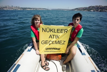 Greenpeace’den Boğazda nükleer atık eylemi