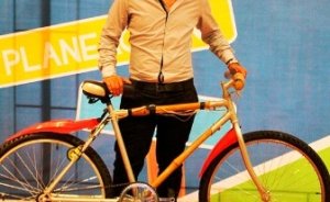 Kamış bisikletlerle mobil cihazlar şarj ediliyor