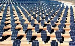 Zimbabwe 570 milyon dolarlık güneş yatırımı yapacak