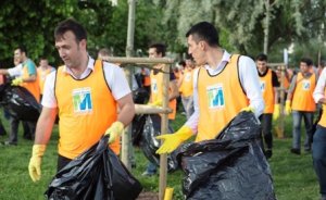 Migros çalışanları sahil temizliği yaptı