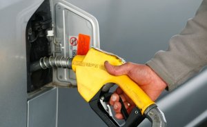 Benzin satışları Mayıs`ta arttı