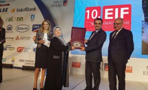 Kezban Teyze plaketini aldı ama elektriğini satamıyor