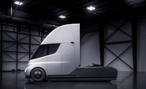 Tesla, mermi tasarımlı elektrikli kamyonunu tanıttı