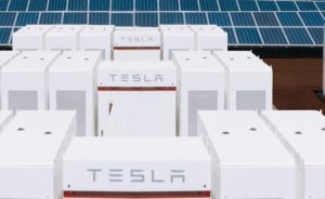 Tesla, dünyanın en büyük batarya sisteminin kurulumunu tamamladı