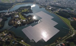 Japonya’nın en büyük yüzer GES’i elektrik üretmeye başladı