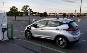 Türk tükecilerin, elektrikli araçlarda şarj yeri endişesi var