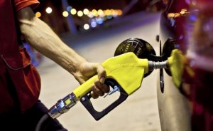 Benzinin fiyatı bir ayda yüzde 3.4 arttı