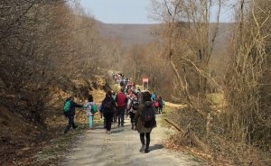 Doğaseverler su için yürüdü