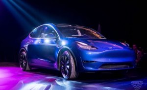 Tesla yeni elektrikli otomobili Model Y'yi tanıttı