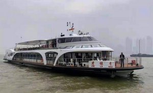 Çin’in ilk elektrikli yolcu gemisi seferde