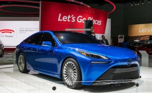 Toyota’nın yeni hidrojen yakıtlı aracı yollarda