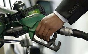 Akaryakıt fiyatlarında indirim bugün masada
