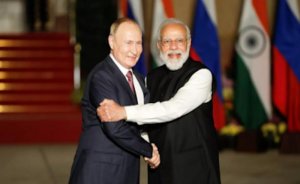 Hindistan ve Rusya ticari ve askeri ilişkilerini güçlendiriyor
